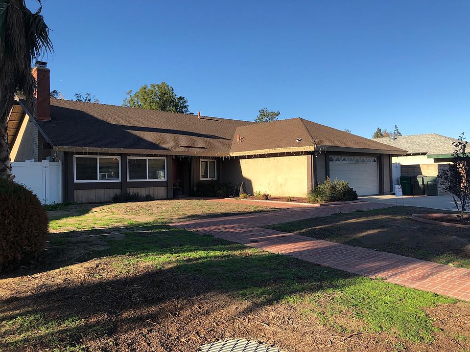 Front view of 1134 Country Club Lane