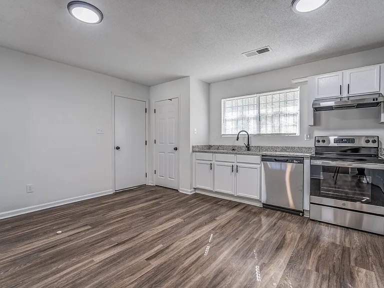 2551 Parkview Dr — Photo 4
