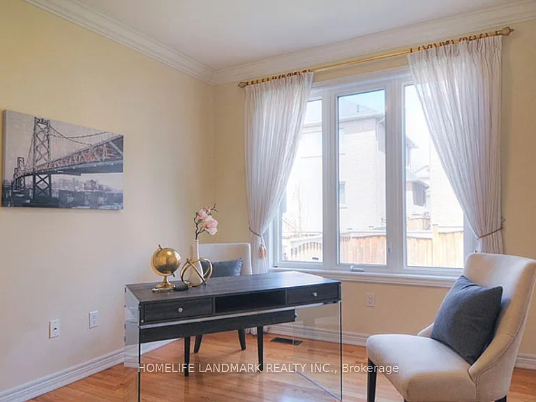 8 Farmhouse Cres — Photo 5