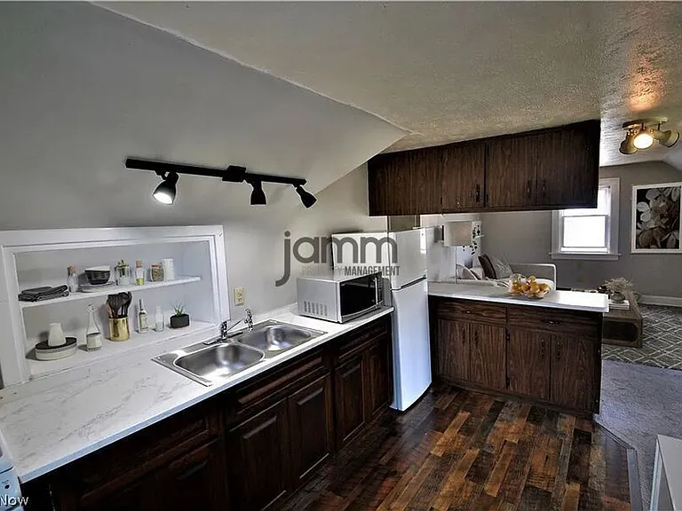 1257 W Clifton Blvd #3 — Photo 4
