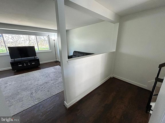 5th image of 9456 Merryrest Rd