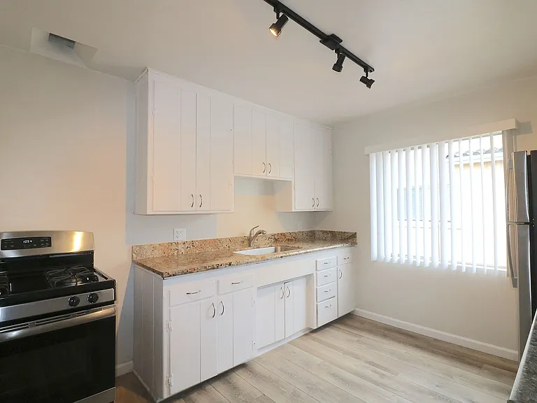 4458-64 1/2 Oregon St — Photo 4