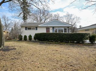 711 S Gables Blvd, Wheaton, IL 60189