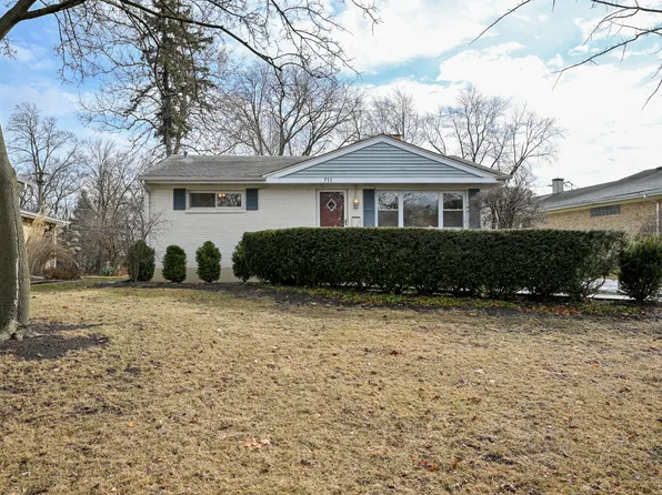711 S Gables Blvd, Wheaton, IL 60189
