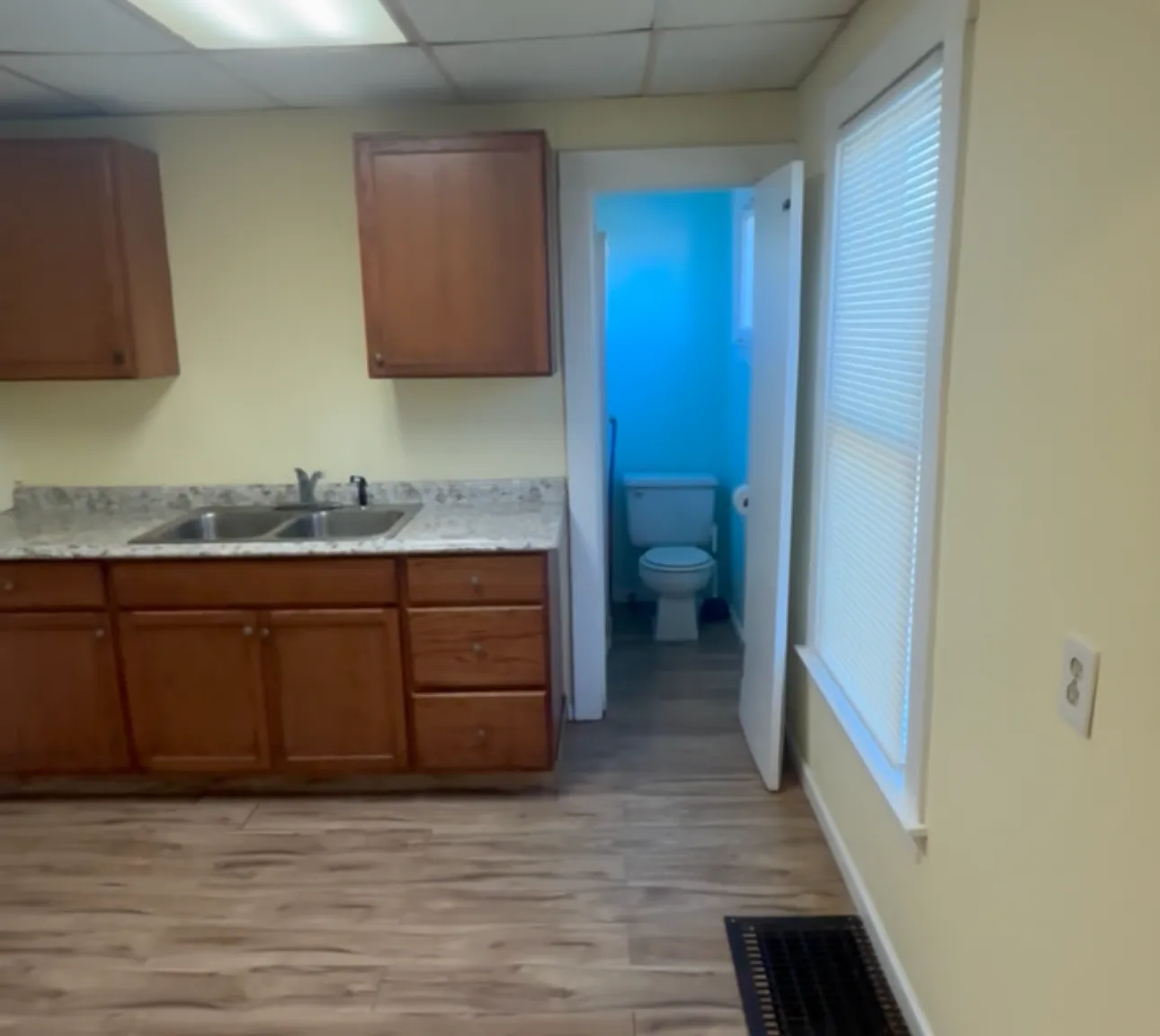 Studio, 300 sqft, $850 — Photo 2