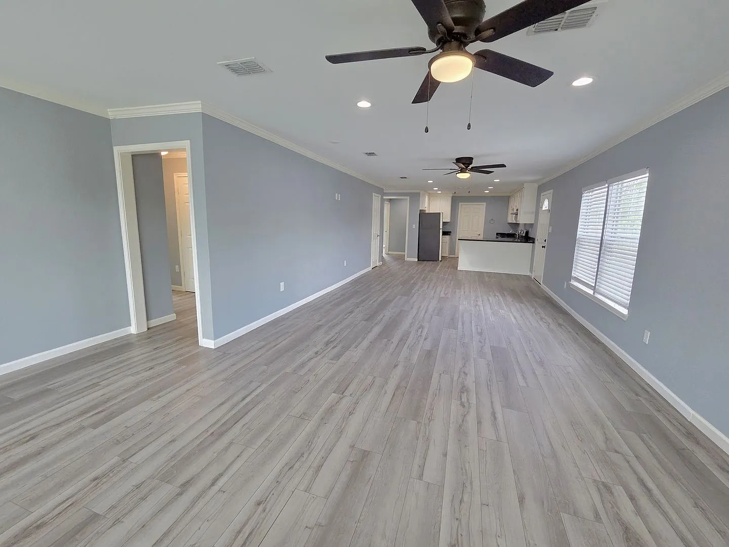 Beautifully Remodeled 3bd/2bth Home On A Large Lot! - Move In Special — Photo 4