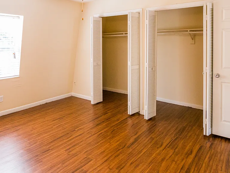 Yale Townhomes — Photo 3