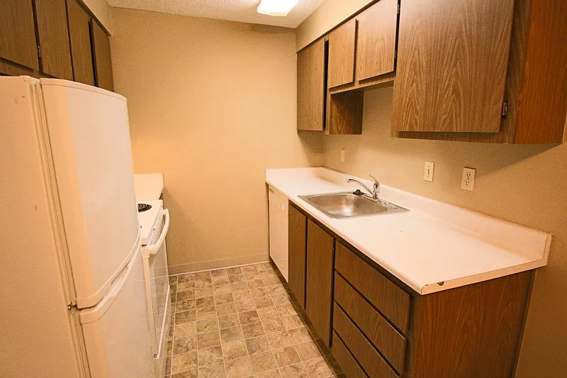 Quadrangle Apartments — Photo 2