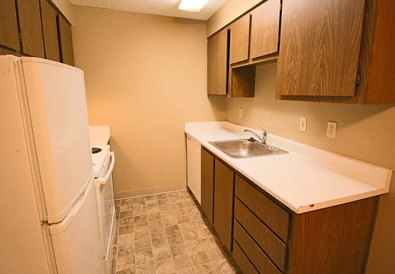 Quadrangle Apartments — Photo 2