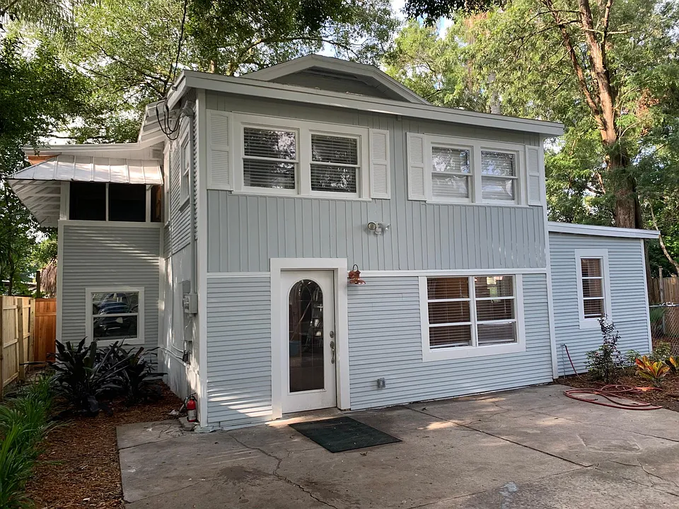 202 W Emma St