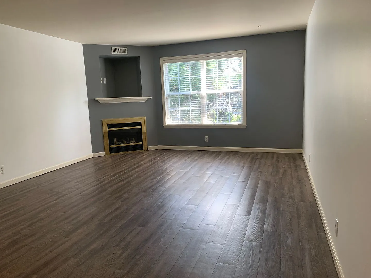 Germantown 2 bedroom, 1 1/2 bath in Brent Park Condos with washer/dryer — Photo 2
