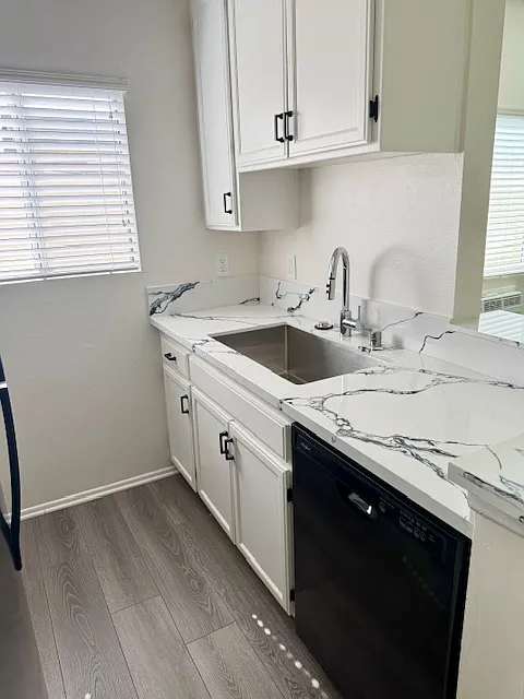 5650 York Blvd. — Photo 2