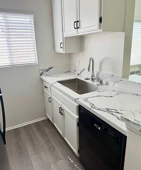 5650 York Blvd. — Photo 2