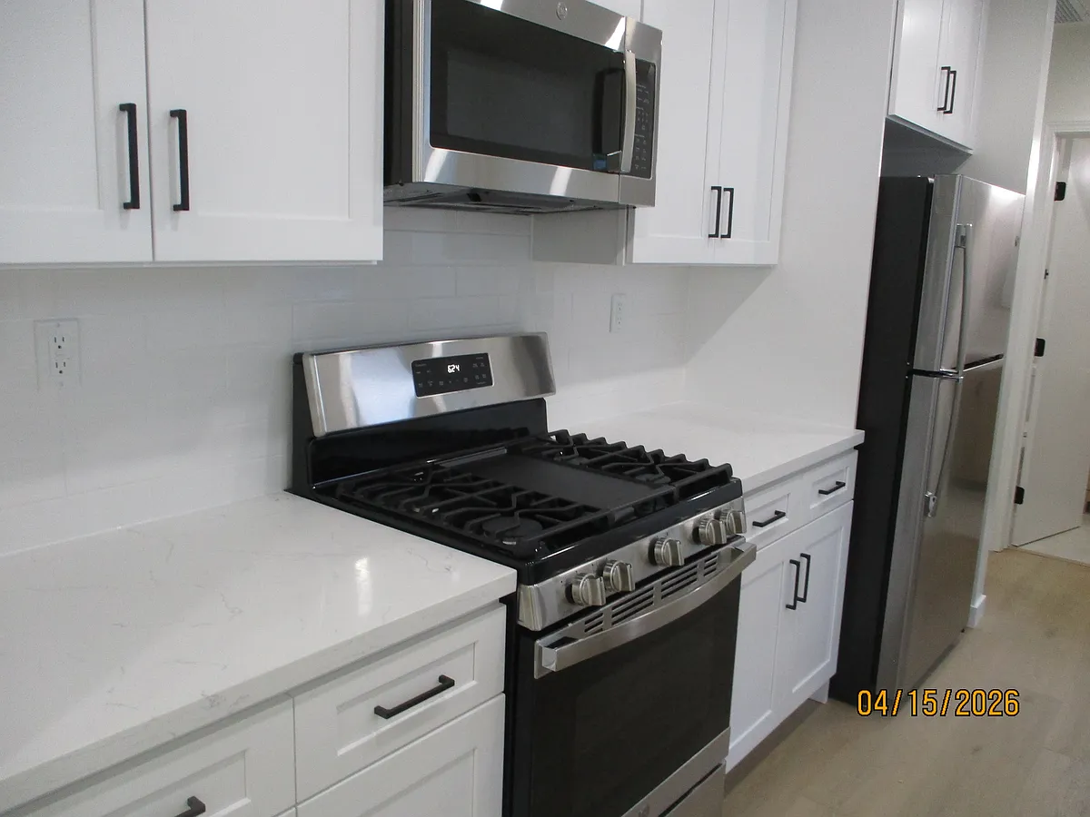 Building Photo - 442 W Stocker St #B