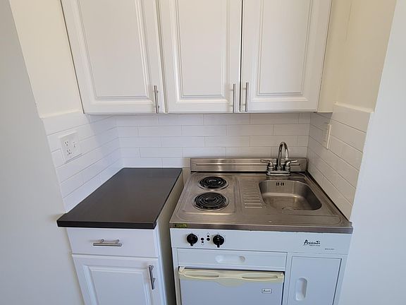 3rd image of 140 N Hoover St #103A