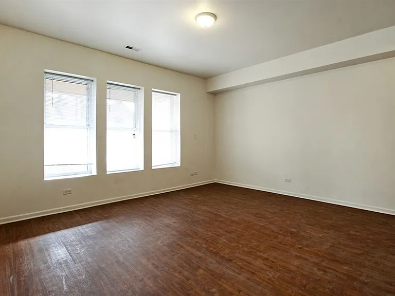 4820 S Michigan — Photo 21