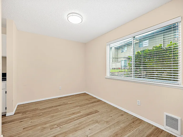 6012 N 15th St #D106 — Photo 11