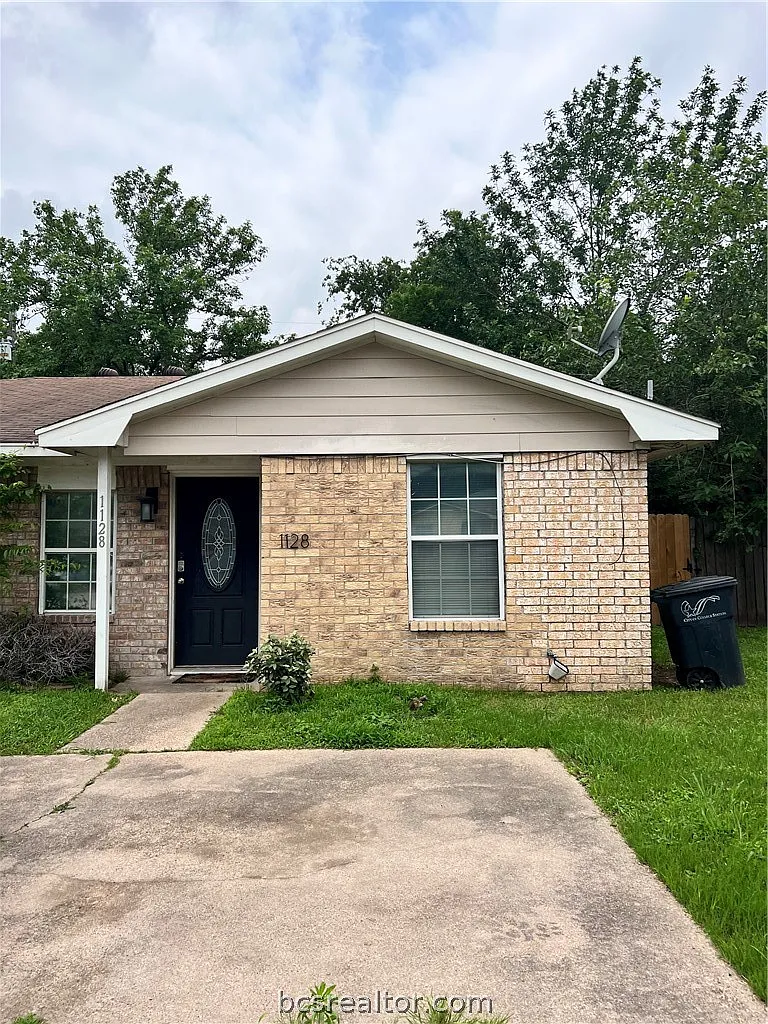 2 bed, 841 sqft, $1,135 — Photo 1