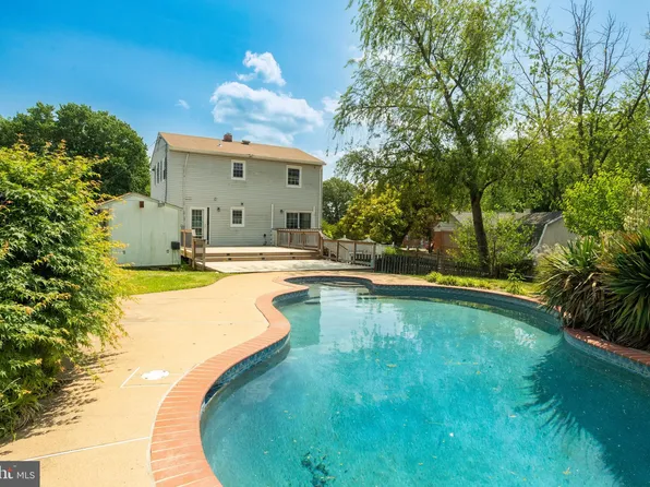 14212 Essex Dr, Woodbridge, VA 22191