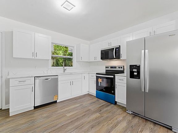 4th image of 2036 McPherson Dr