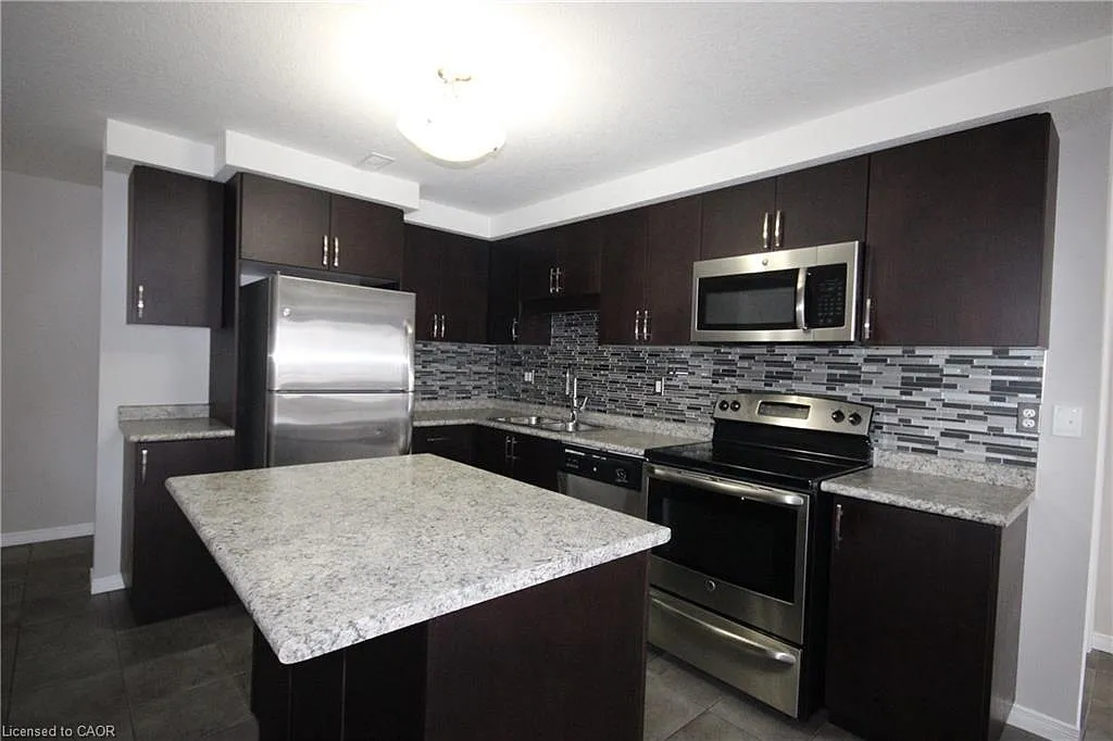 2 bed, 1.5 bath, 837 sqft, $2,200 — Photo 3