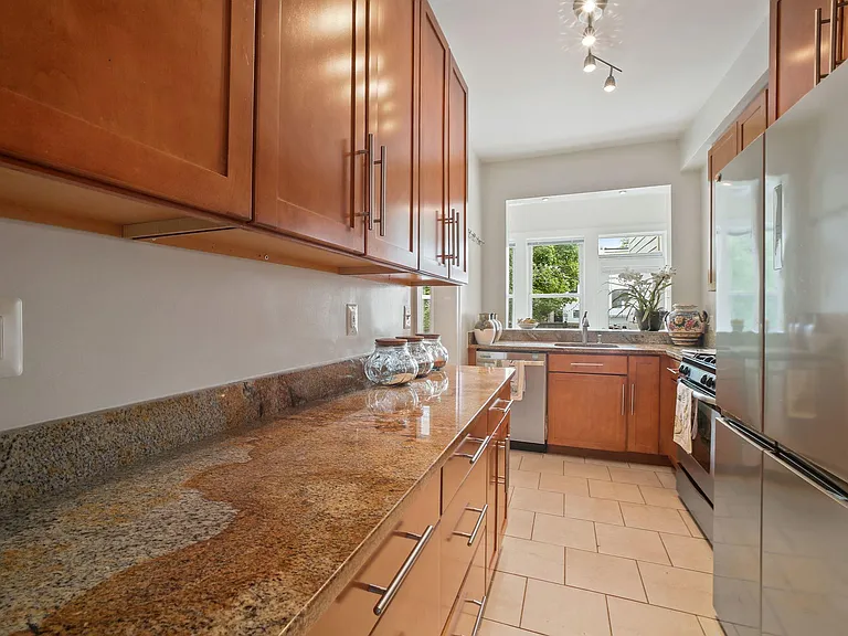 Kitchen looking toward breakfast bar