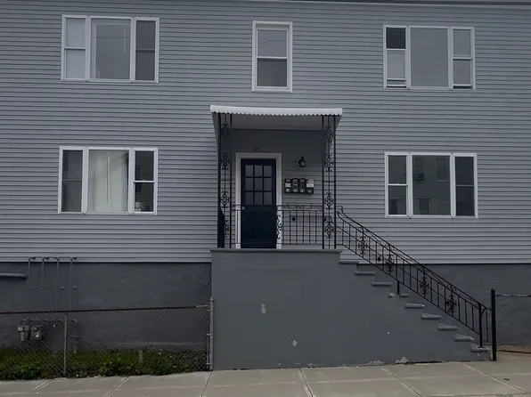 135 Snell St #2E, Fall River, MA 02721