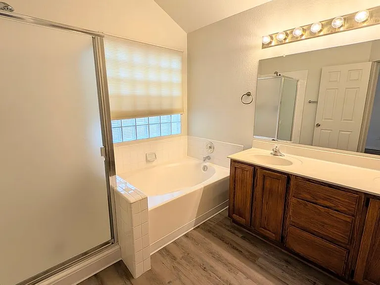 2325 E Lakecrest Dr — Photo 12
