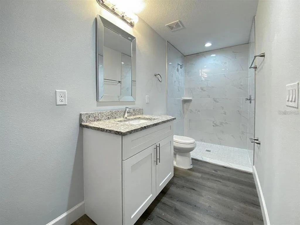 3 bed, 2.0 bath, 1379 sqft, $1,747 — Photo 4