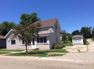 215 E Queen Ave, Stockton, IL 61085