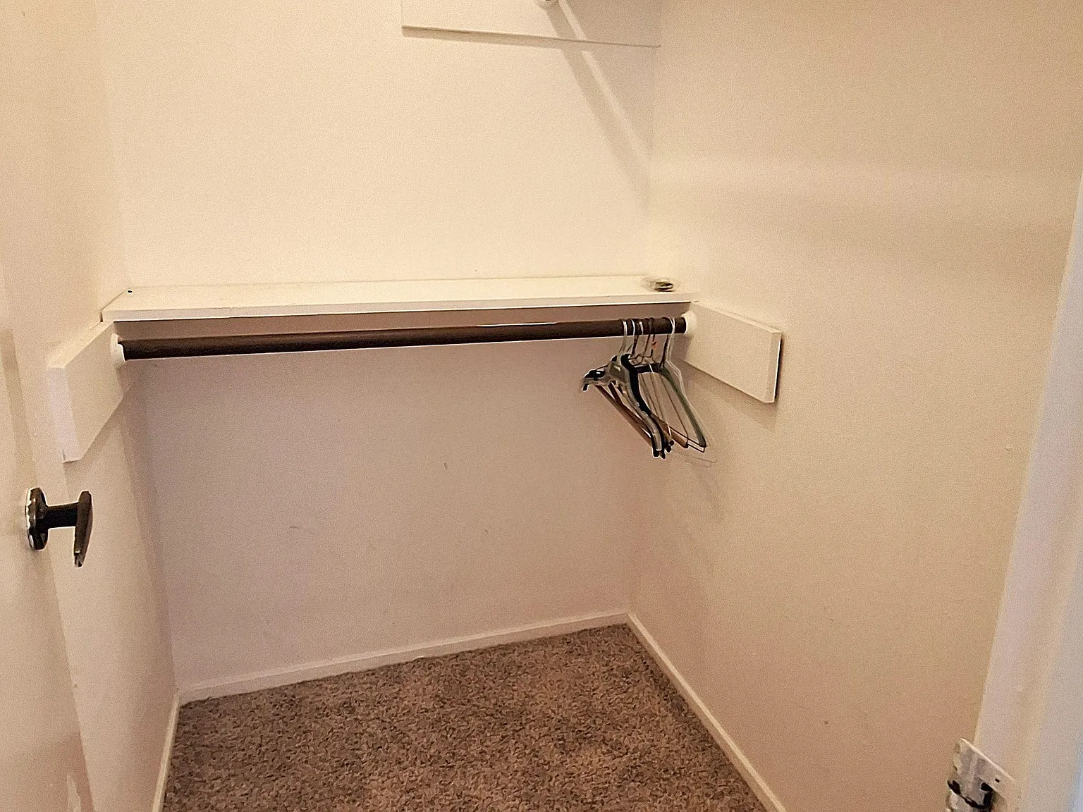 4 bed, 2.0 bath, 1340 sqft, $797 — Photo 2