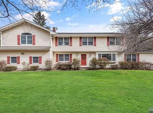 1015 High Mountain Rd, Franklin Lakes, NJ 07417