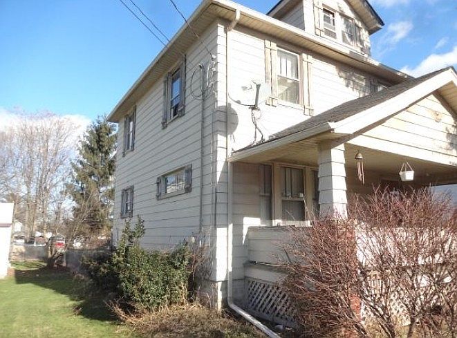 2nd image of 2344 Donald Ave