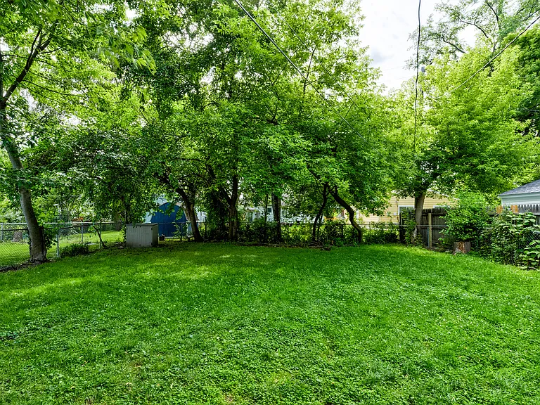 2411 Harris St — Photo 23