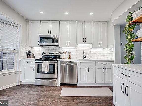 3rd image of 10322 Colony Park Dr
