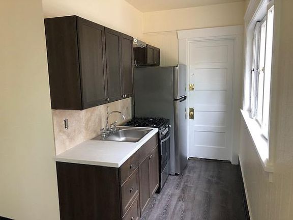 5th image of 1137 Washington St #2