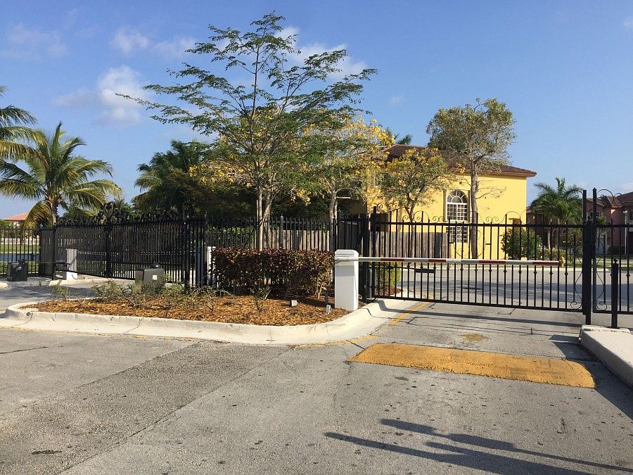 2nd image of 2611 NE 41st Pl