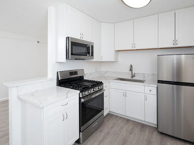 Aztec Pacific Apartments — Photo 55