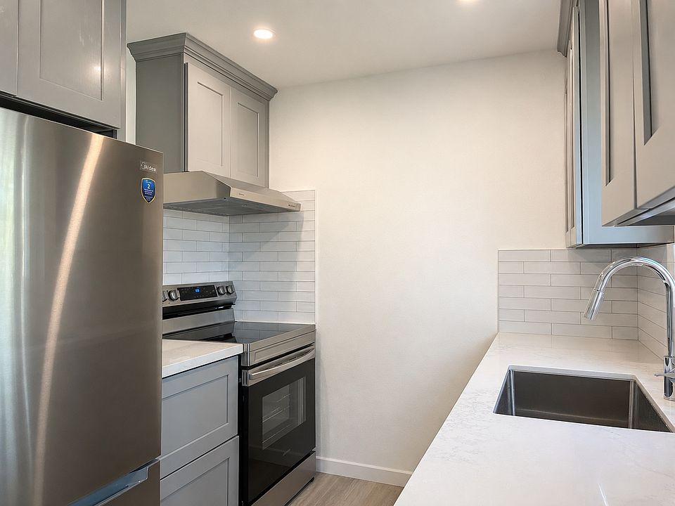 1st image of 727 E Duane Ave #3