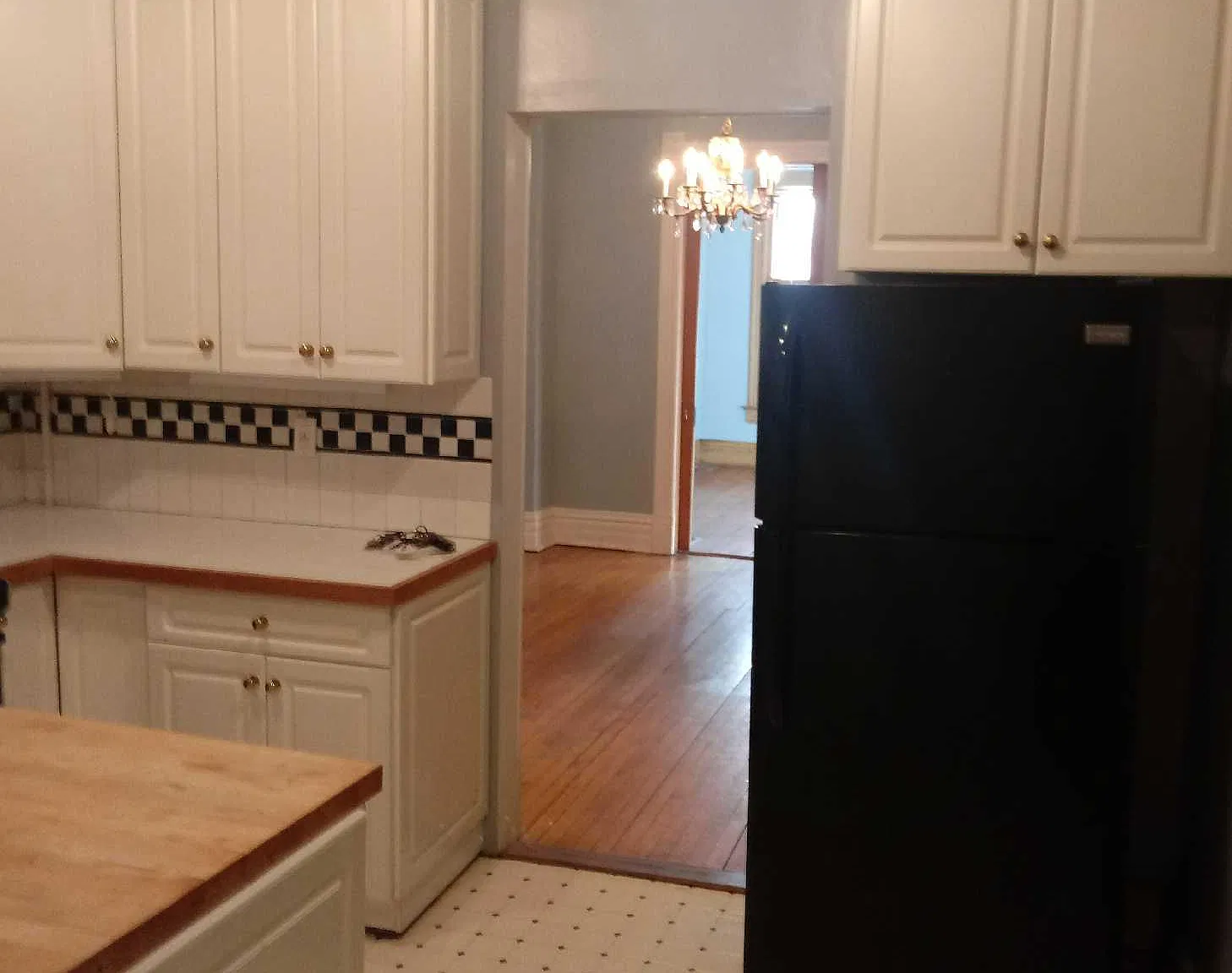 1141 N Winchester Ave — Photo 4