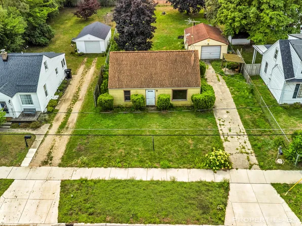 348 Ridgewood St SE, Kentwood, MI 49548