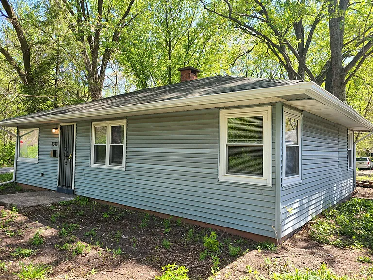 4317 Grant St — Photo 2