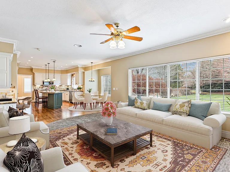 8 E Fawn Grove Ln — Photo 4