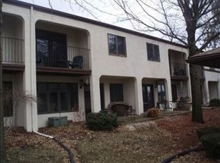 5020 Valley Pines Dr, Rockford, IL 61109