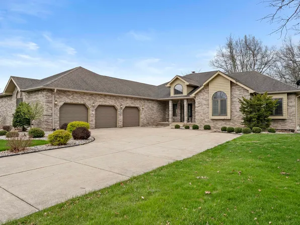 424 Woodland Estates Dr, Valparaiso, IN 46385