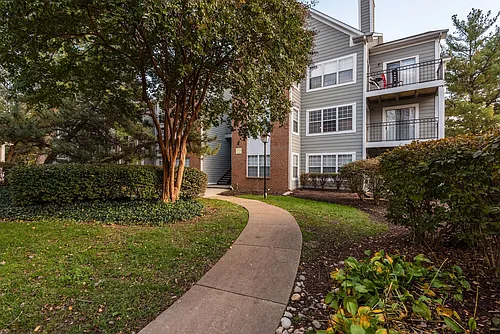 Henley at Kingstowne Photo 1