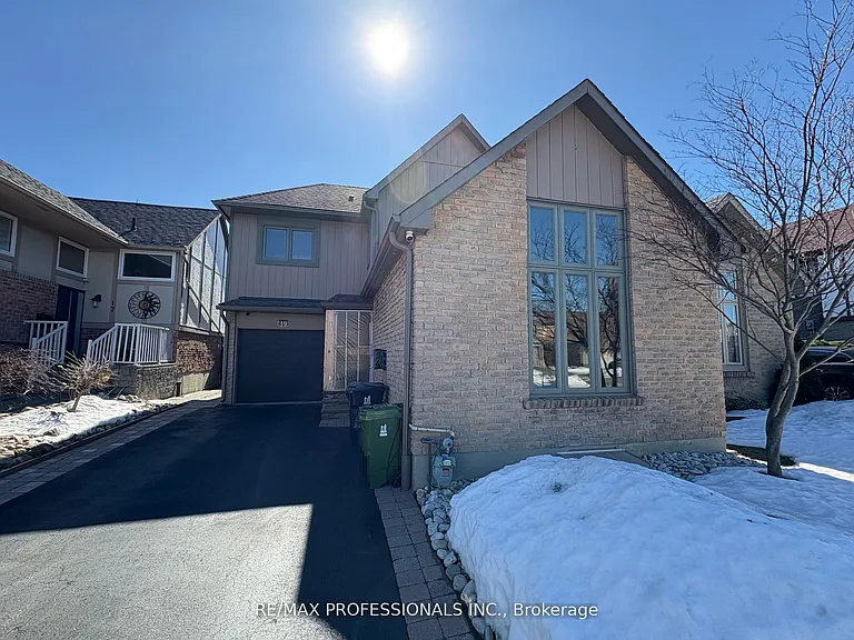 19 Elmbrook Cres #LOWER — Photo 1