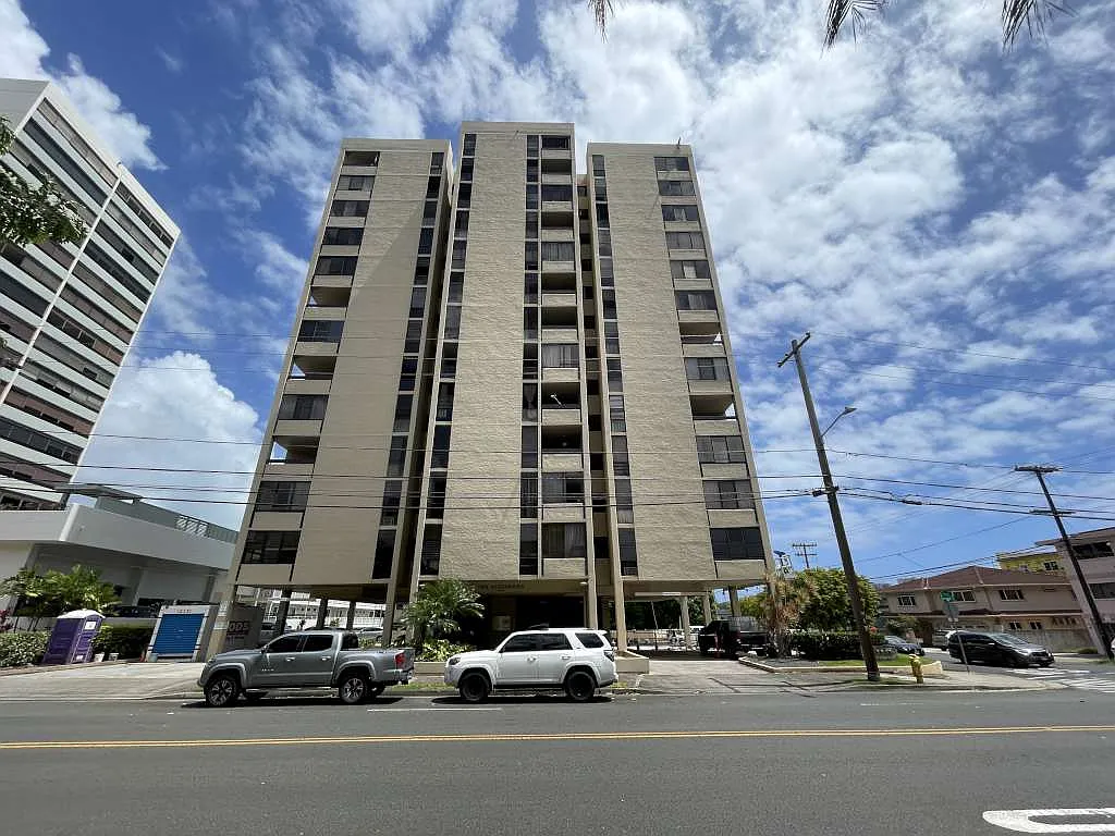 2 bed, 583 sqft, $2,300 — Photo 1