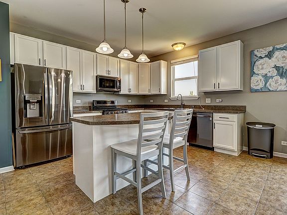 4th image of 376 Bertram Dr