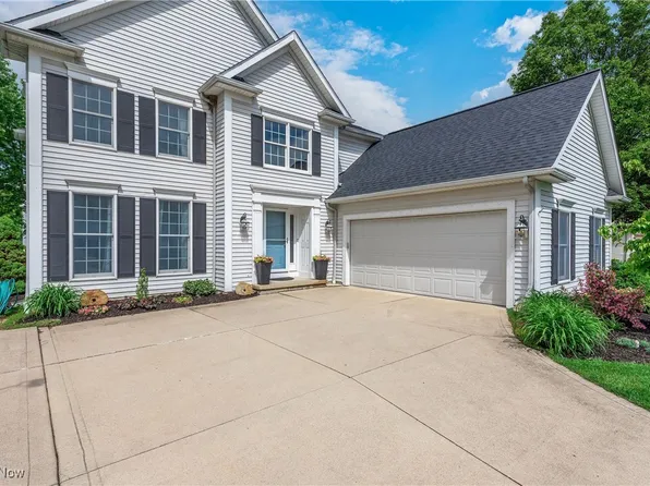 8373 Forest View Dr, Olmsted Falls, OH 44138